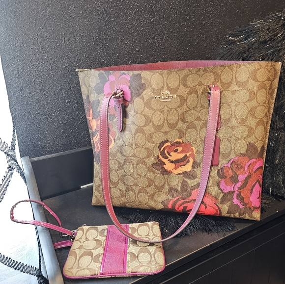 Coach Tote - Picture 5 of 6